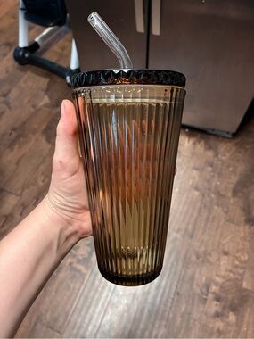Source Unknown Amber Ribbed Glass Tumbler with Dark Amber Lid and Clear Straw